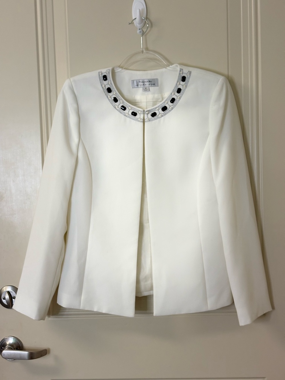 NWOT TAHARI Creamy White Embellished Collar Women's Jacket Blazer SZ 6 $129